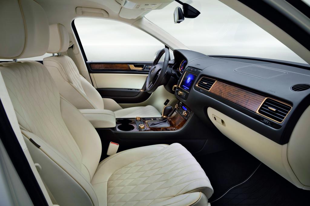 Volkswagen zeigt in Qatar zwei exklusive Touareg-Showcars