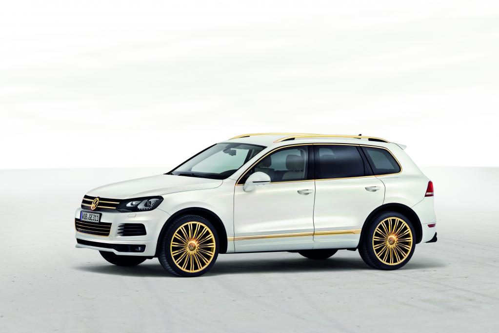 Volkswagen zeigt in Qatar zwei exklusive Touareg-Showcars