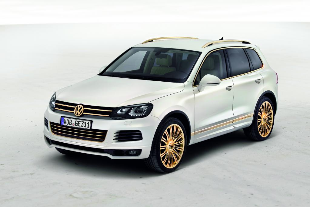 Volkswagen zeigt in Qatar zwei exklusive Touareg-Showcars