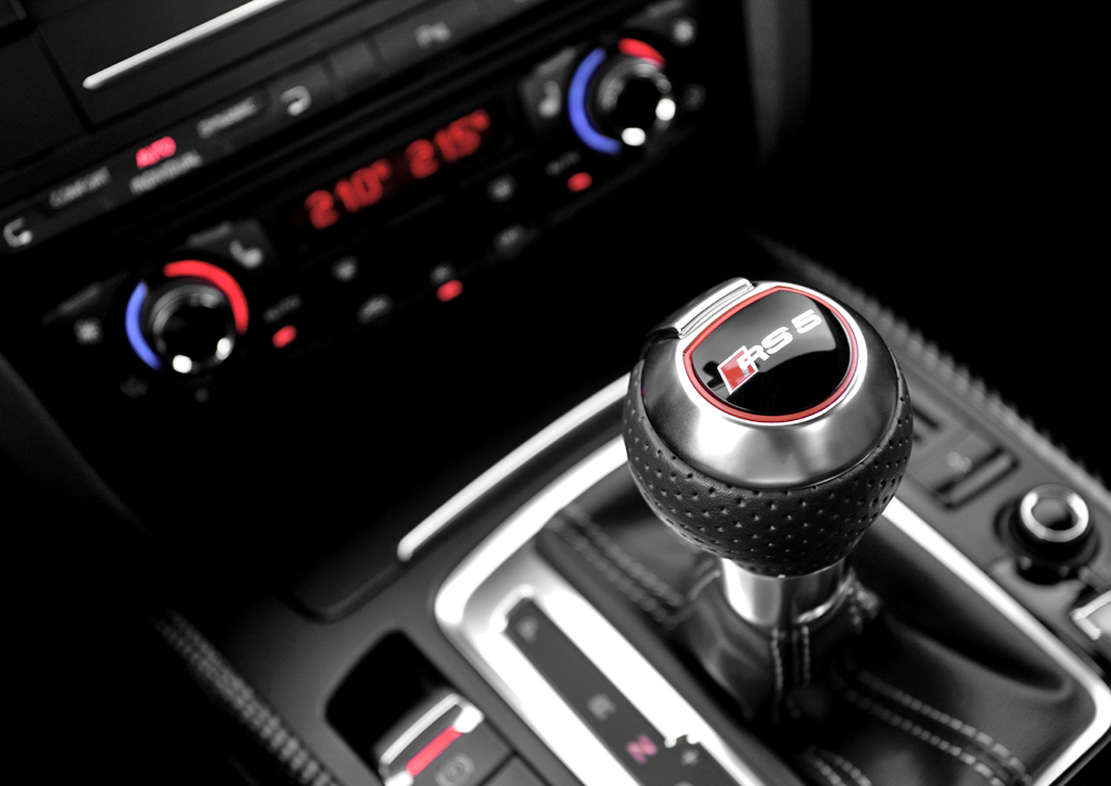 Wählhebel für das Getriebe, das im RS5 die Kräfte auf alle vier Räder überträgt. 