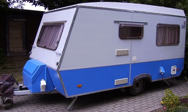 Wohnwagen sollte man immer bestens befestigen - und zwar nicht mit Menschenkraft