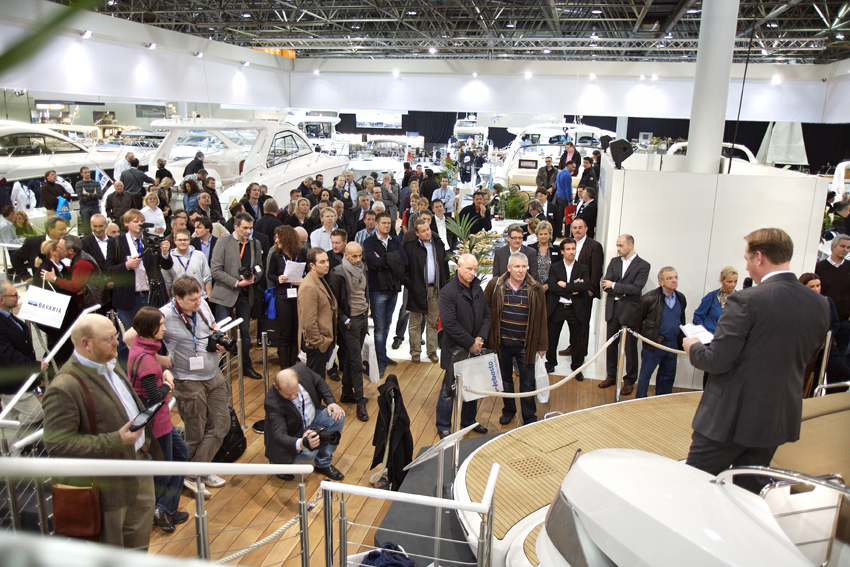 boot 2011: Bavaria präsentiert neue Motoryacht Sport 43 HT mit Synchronsteuerung