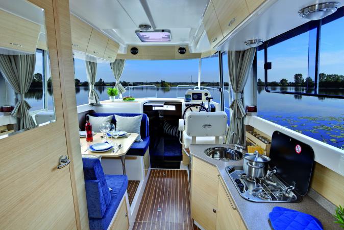 boot 2011: Inter-Yacht-West zeigt Hausboot SunCamper 30