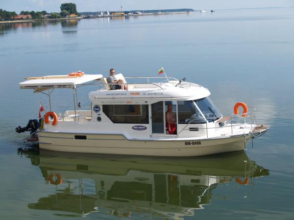 boot 2011: Inter-Yacht-West zeigt Hausboot SunCamper 30