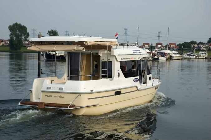 boot 2011: Inter-Yacht-West zeigt Hausboot SunCamper 30