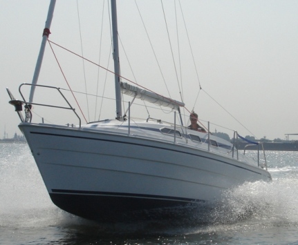 boot 2011: Motorsegler „Imexus 28“ zum Segeln und Wasserski jetzt noch schneller