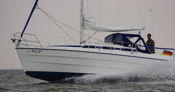 boot 2011: Motorsegler „Imexus 28“ zum Segeln und Wasserski jetzt noch schneller