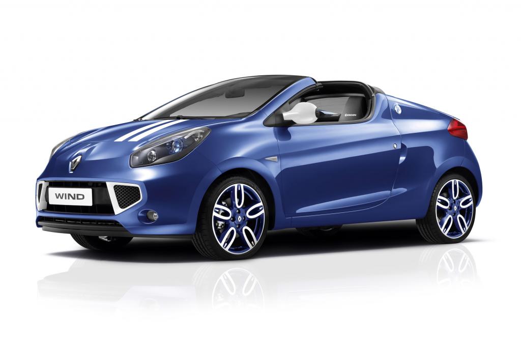 . Der Coupé-Roadster erhält dann eine blaue Lackierung mit weißen Racing-Stripes und kleine Flügel an Front und Heck