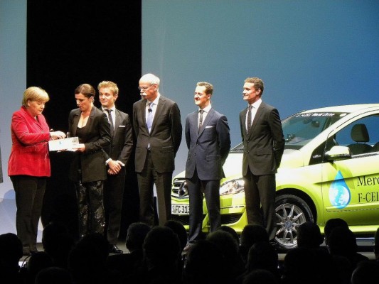 125 Jahre Automobil: In Zukunft emissionsfrei, nicht emotionsfrei