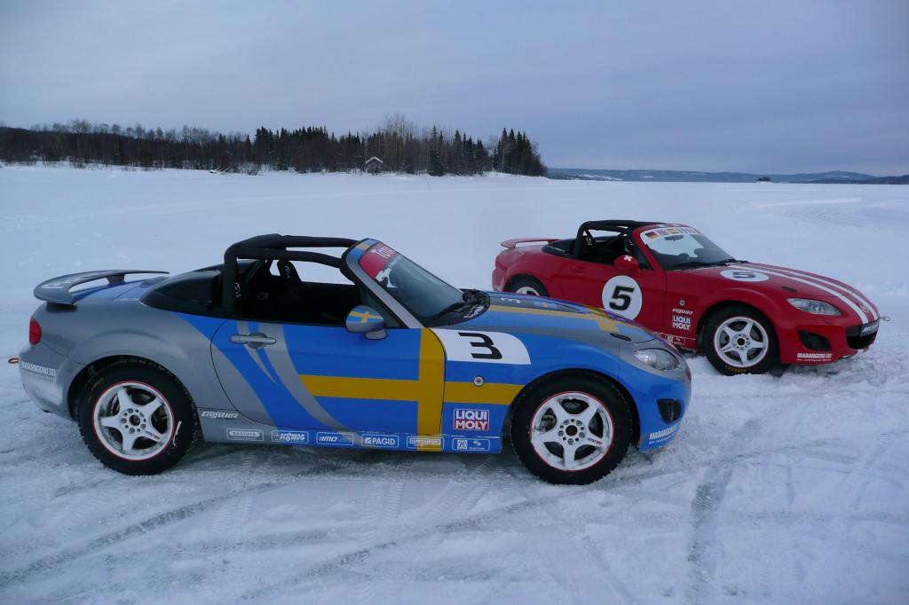 20 Mazda MX-5 starten auf dem Eis