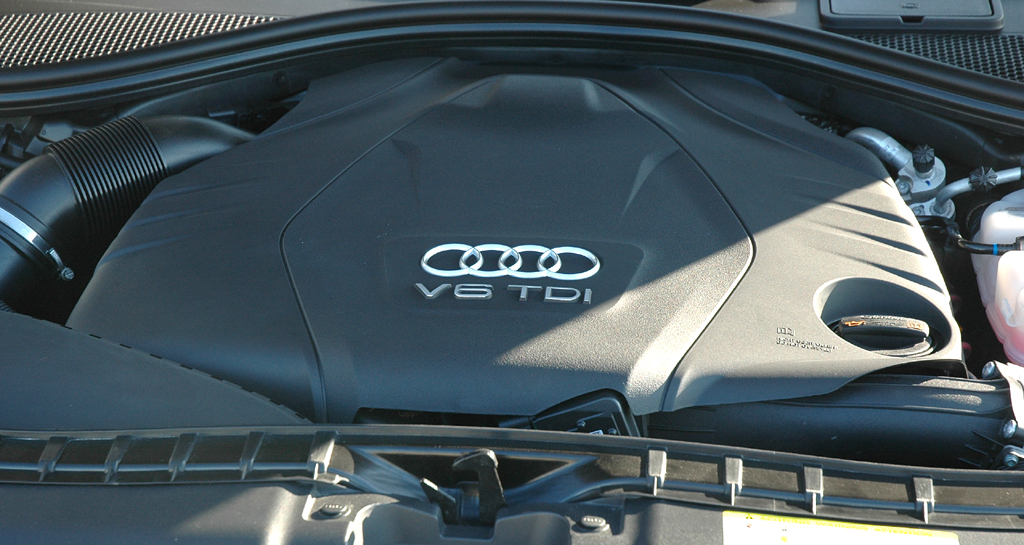 Audi A6: Blick unter die Motorhaube, hier beim Sechszylinder-Quattro-Diesel. 