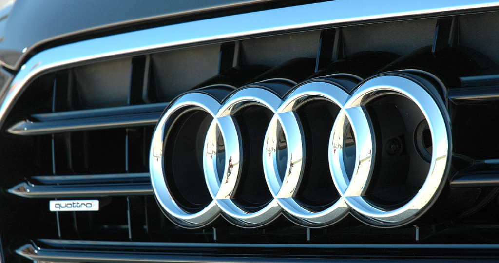 Audi A6: Die vier Markenringe sitzen im oberen Kühlergrill-Teil. 