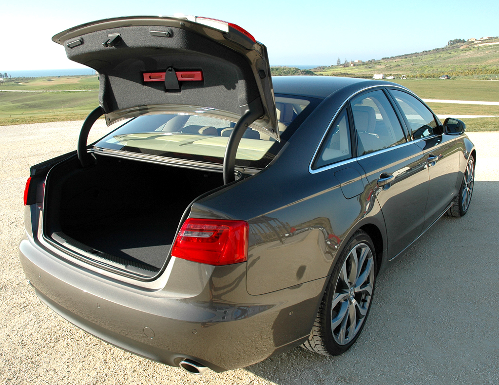 Audi A6: In den Kofferraum passen stattliche 530 Liter Gepäck hinein. 