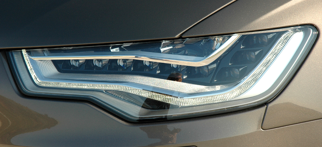 Audi A6: Moderne Leuchteinheit vorn. 