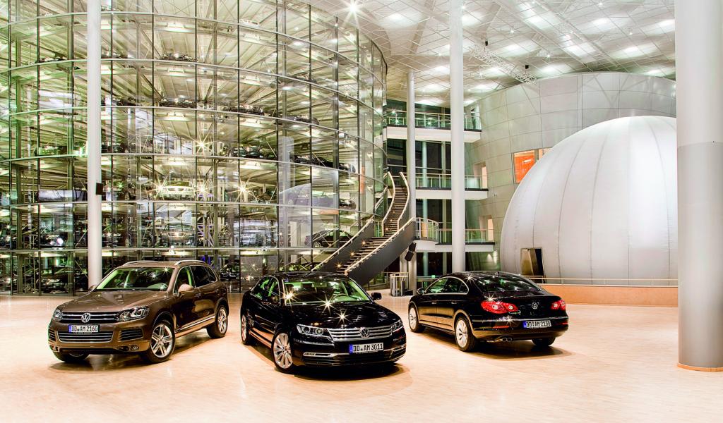 Auslieferung von Phaeton, Touareg und Passat CC in der Gläsernen Manufaktur in Dresden.