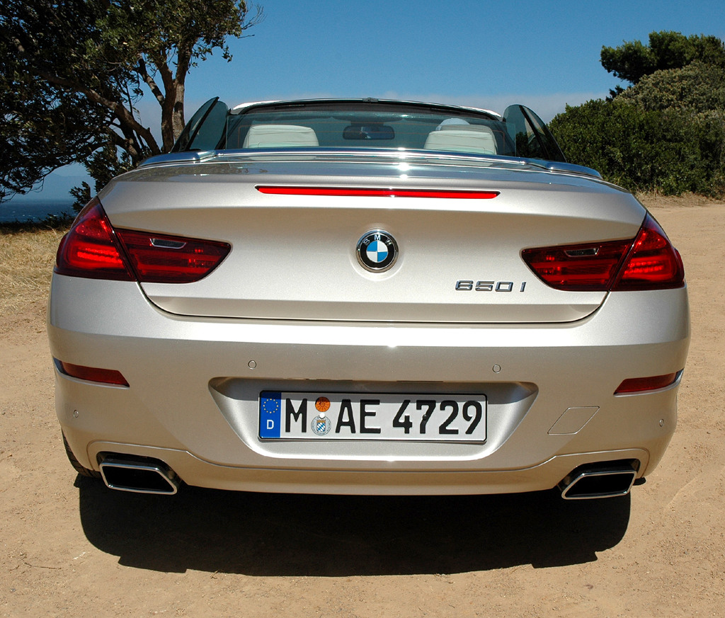 BMW 6er Cabrio: Heckansicht der offenen Variante. 