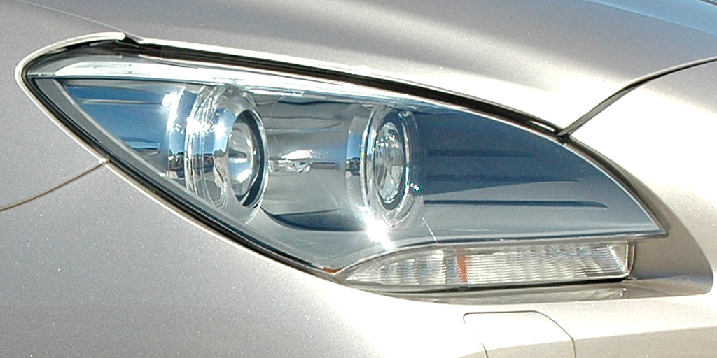 BMW 6er Cabrio: Moderne Xenon-Leuchteinheit mit LED-Tagfahrlicht vorn. 