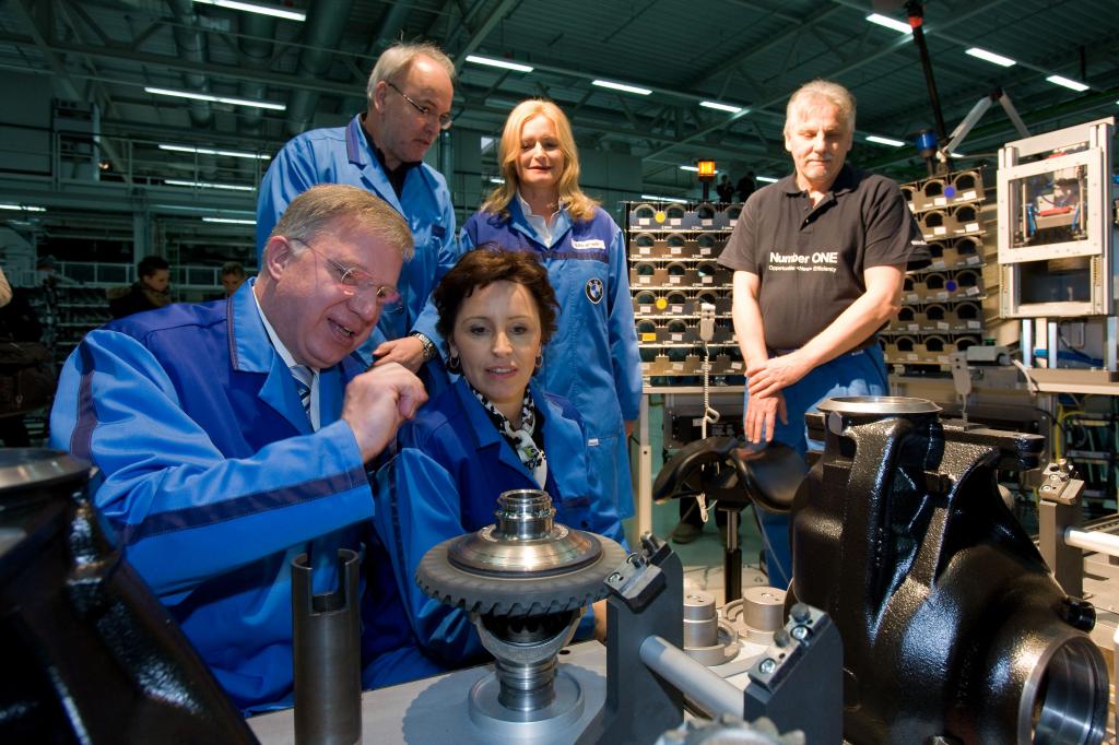 BMW nimmt neue Achsgetriebemontage in Betrieb