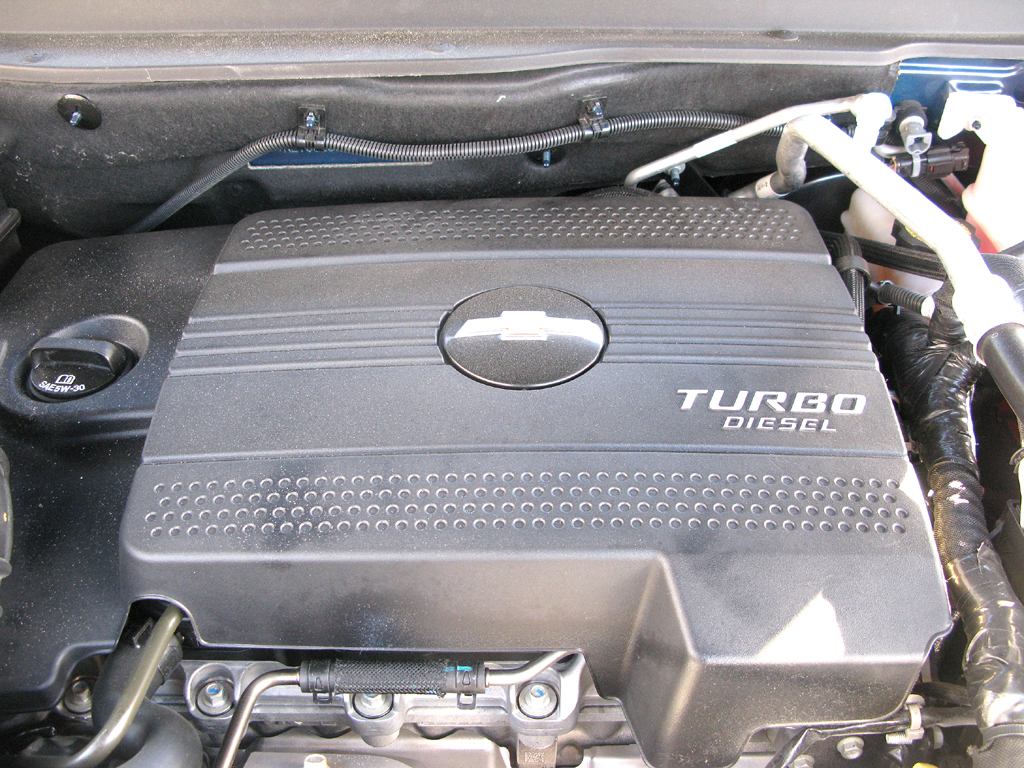 Chevrolet Captiva: Blick unter die Motorhaube, hier eines der beiden Turbodiesel. 