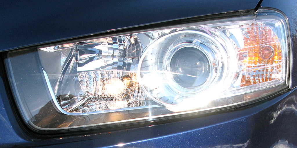 Chevrolet Captiva: Moderne Leuchteinheit vorn. 