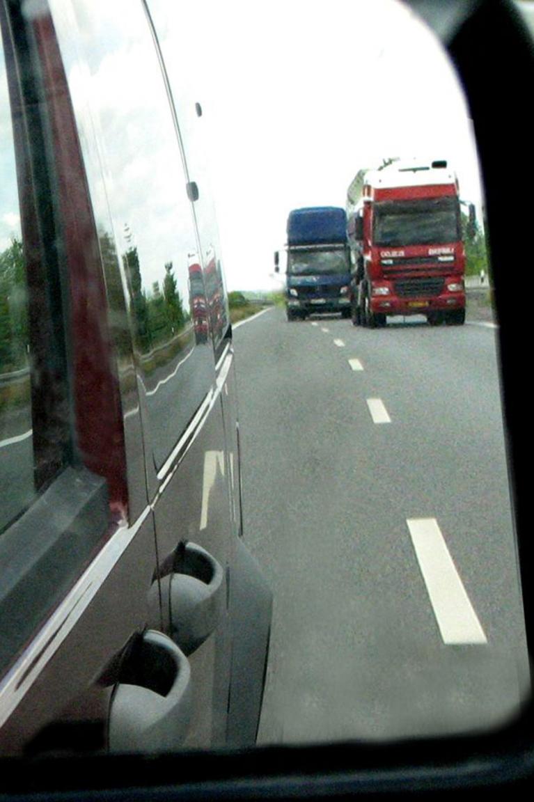 Das Blickfeld von Lkw-Fahrern ist eingeschränkter als das von Autofahrern. 