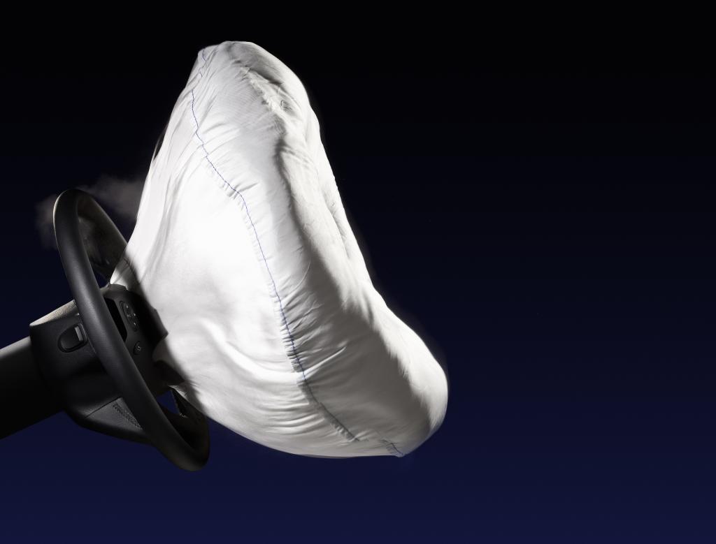 Der Airbag hat die Insassensicherheit beim Frontalaufprall deutlich verbessert und seit 1990 allein in Deutschland vermutlich über 2500 Menschenleben gerettet.