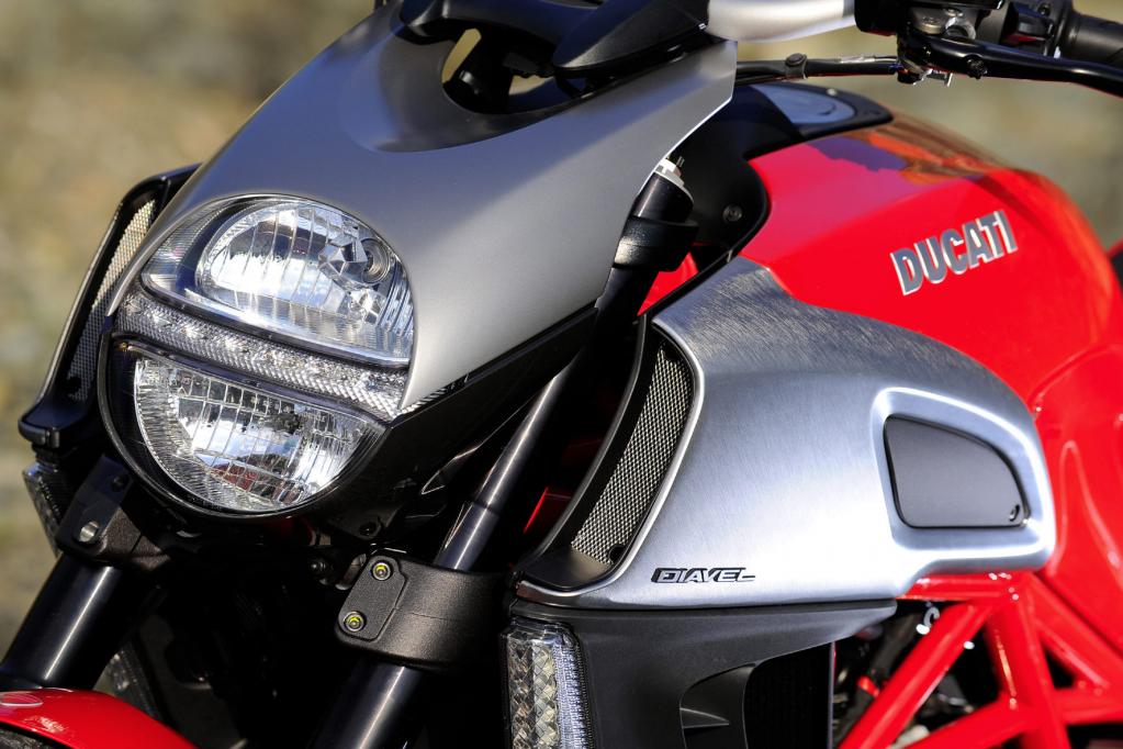 Der Teufel im Detail: die Front der Ducati Diavel. 