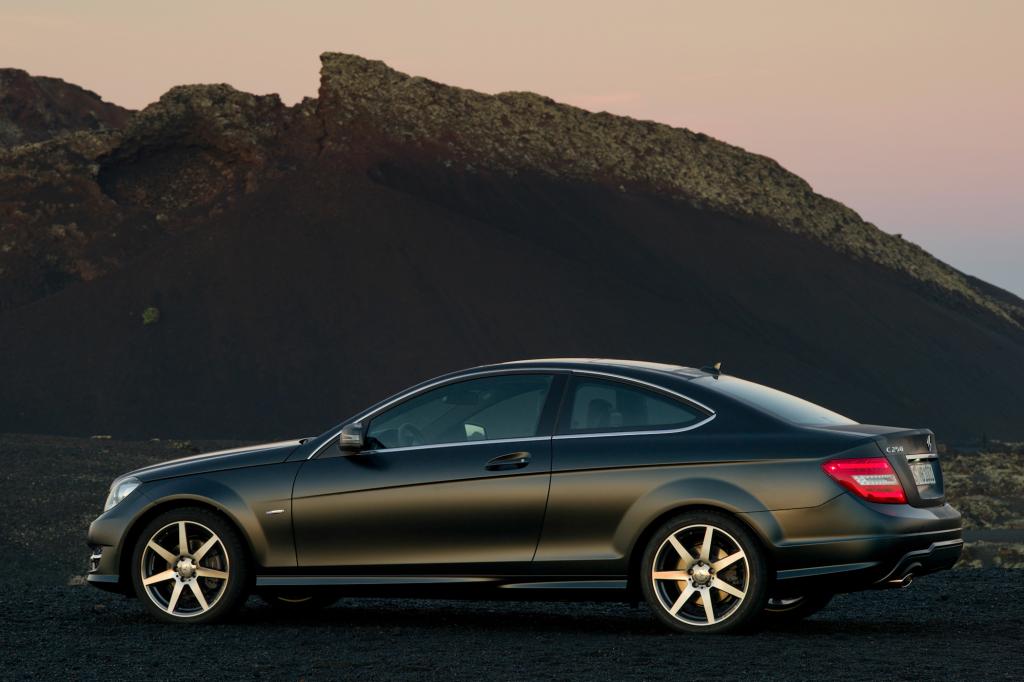 Die Silhouette des neues C-Klasse Coupé wirkt filigran