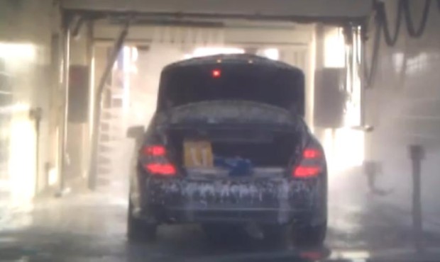 Dieser Anblick tut weh - eine fiese Autowäsche 