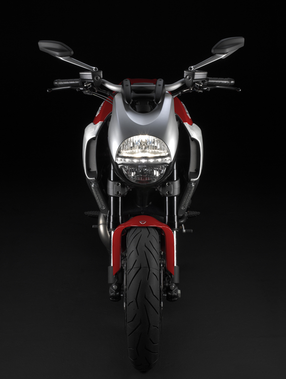 Ducati Diavel: Teuflisches Fahrvergnügen 