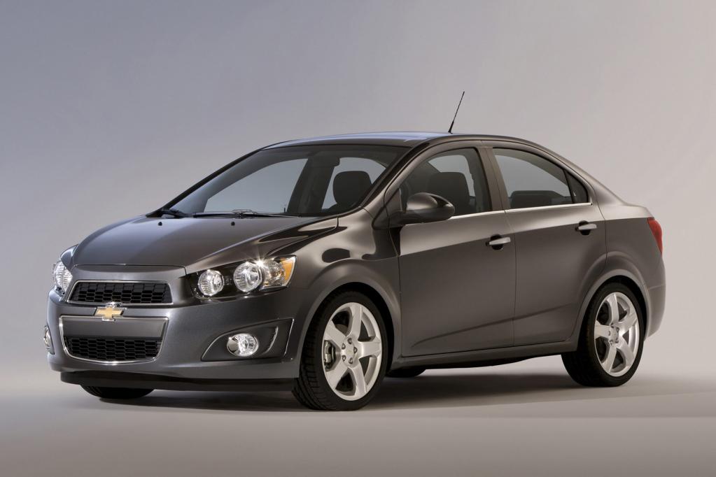 Erstmals in Genf zu sehen ist die Stufenheckversion des Chevrolet Aveo. 