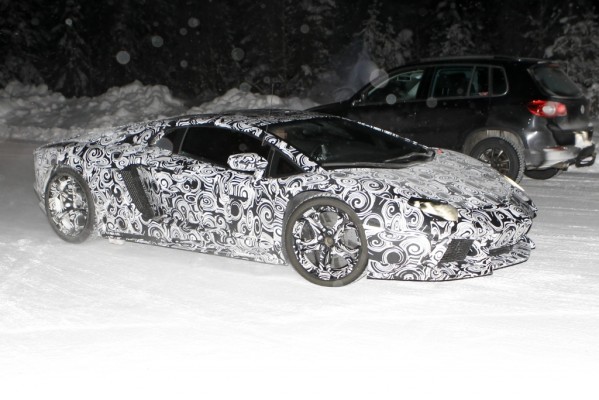 Erwischt: Lamborghini Aventador – Ein neuer Supersportler auf den Straßen