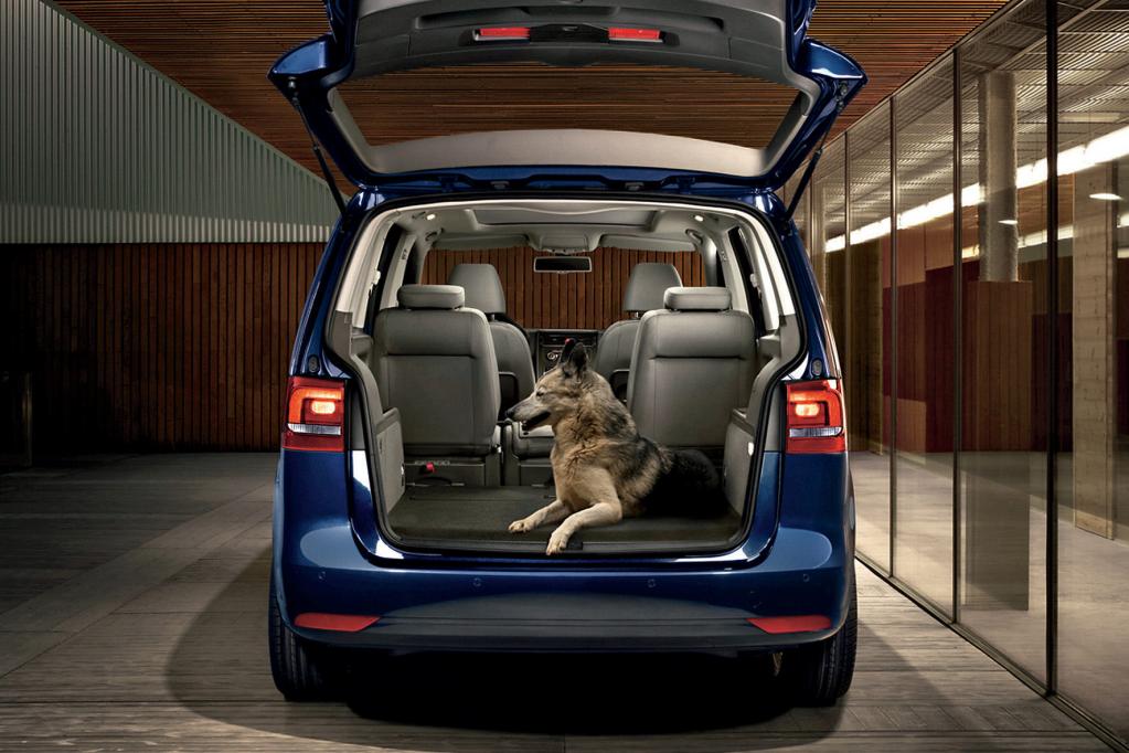 Für Hundebesitzer und Fahrer eines VW Touran gibt es eine Reihe von Zubehör. 