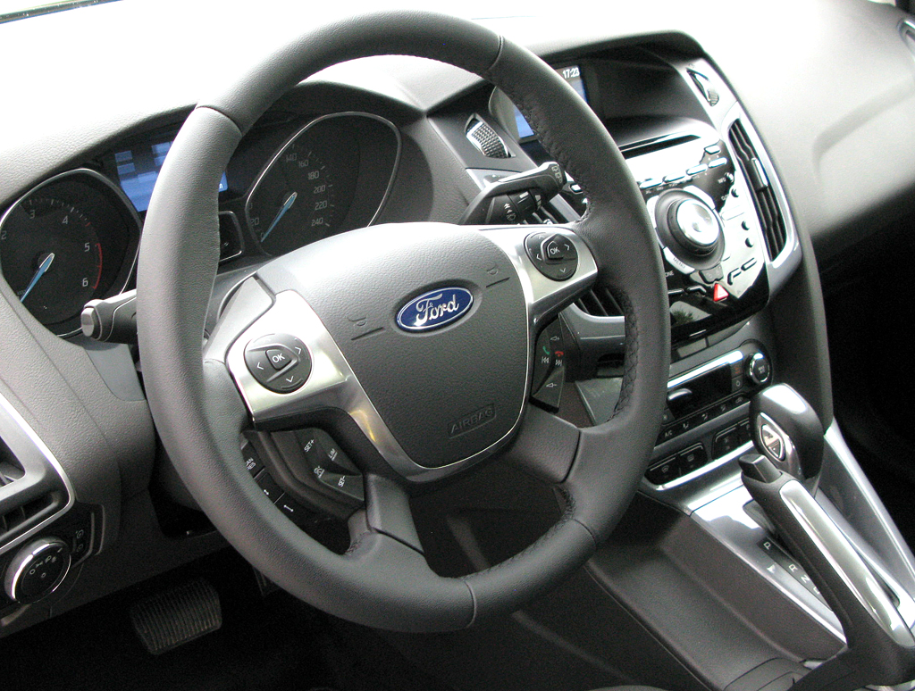Ford Focus: Blick ins Cockpit mit der erhöhten Mittelkonsole. 