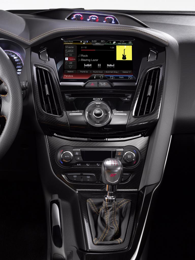Ford führt Sprachstuerung Sync 2012 in Europa im Focus ein.
