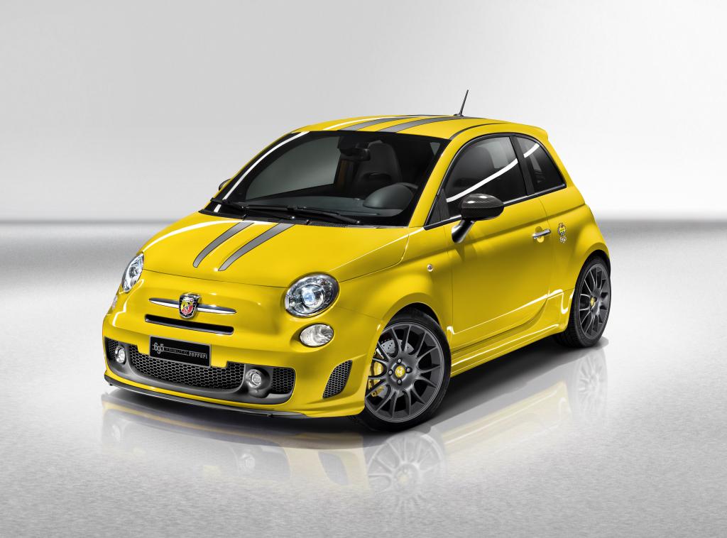 Genf 2011: Abarth zeigt Sondermodell Abarth 695 Tributo Ferrari