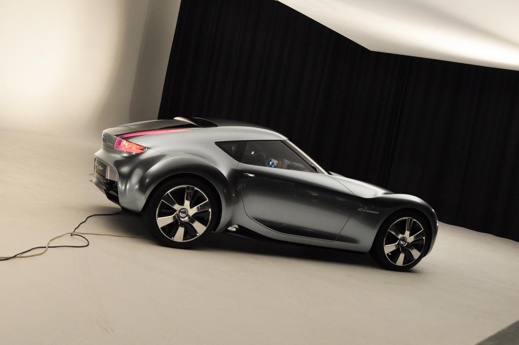 Genf 2011: Nissan Esflow - Scharfe Linien - sauberer Antrieb