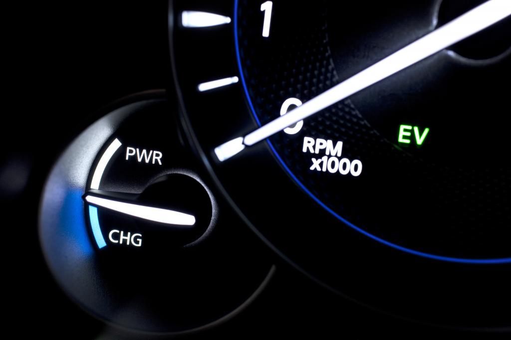 Infiniti M35h.