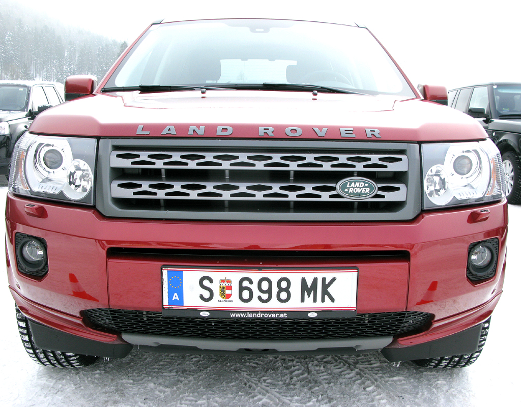 Land Rover Freelander: Blick auf die Frontpartie des kompakten SUV. 