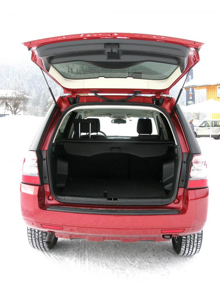 Land Rover Freelander: Ins Gepäckabteil passen 1670 Liter hinein. 