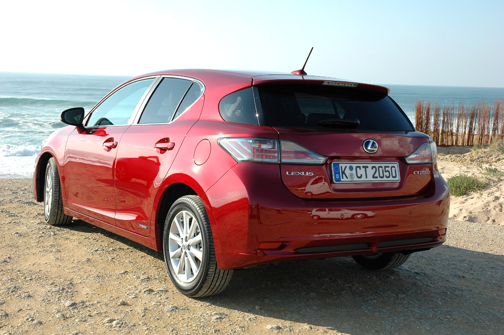 Lexus CT 200h: Heck-/Seitenansicht des Fünftürers. 