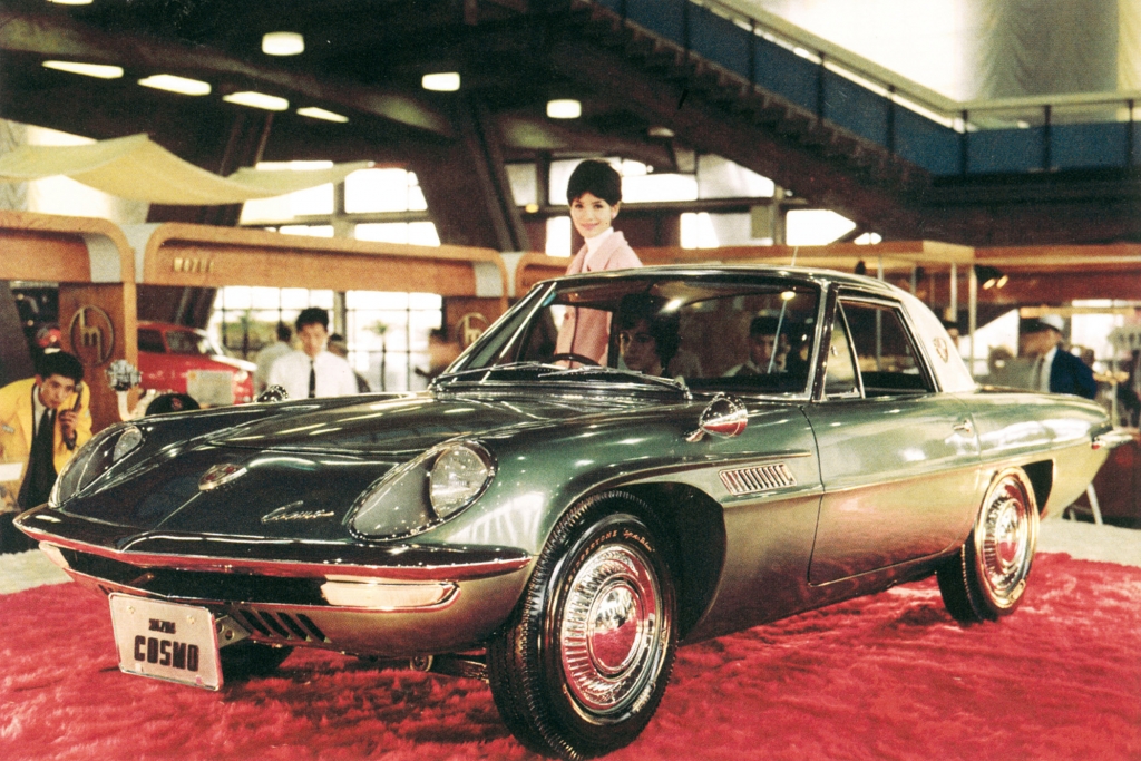 Mazda Cosmo Sport  110S und Mazda R100, 1968.