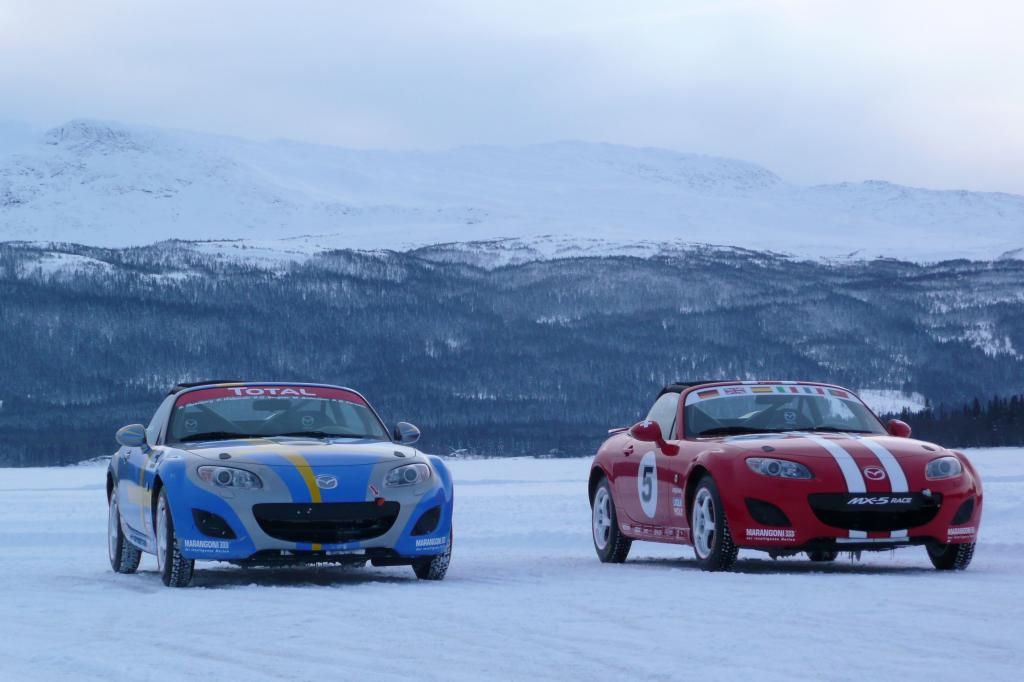 Mazda MX-5 auf dem Eis.