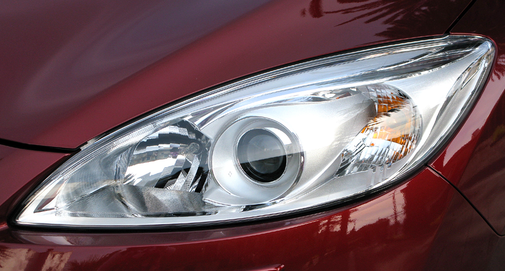 Mazda5 Diesel: Moderne Leuchteinheit vorn. 