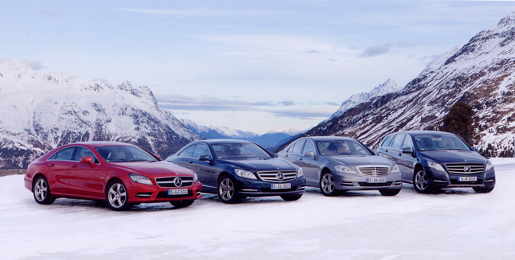Mercedes-Gruppenbild mit Allrad: (von links) CLS-, CL-, S-, R-Klasse. 