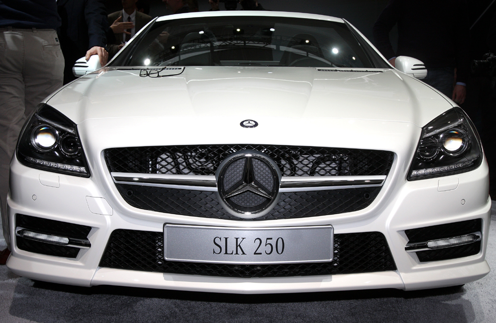 Mercedes SLK: Blick auf die deutlich markantere Frontpartie des Roadsters. 