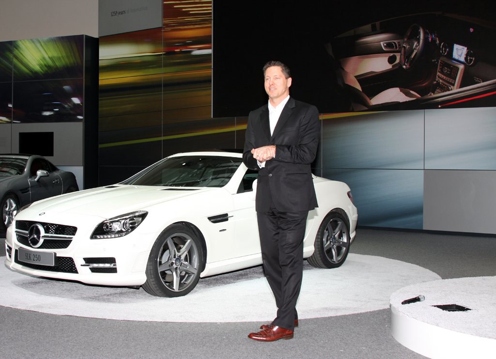 Mercedes SLK: Designchef Gorden Wagener beschreibt die Linienführung.