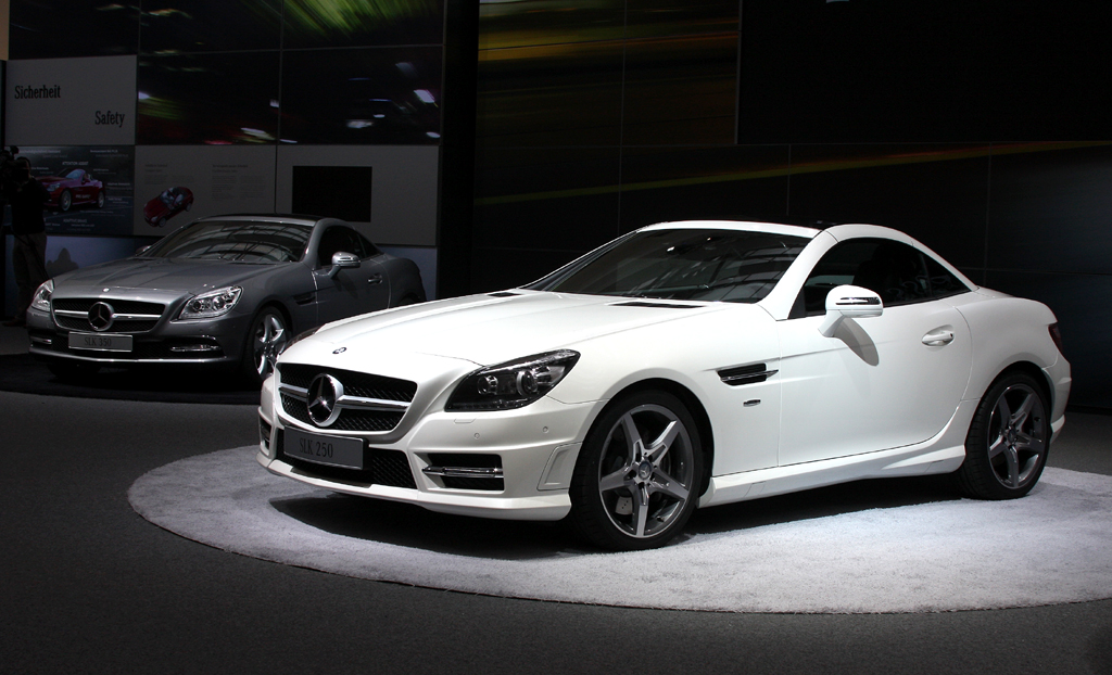 Mercedes SLK: Schon mit geschlossenem Dach macht er eine gute Figur. 