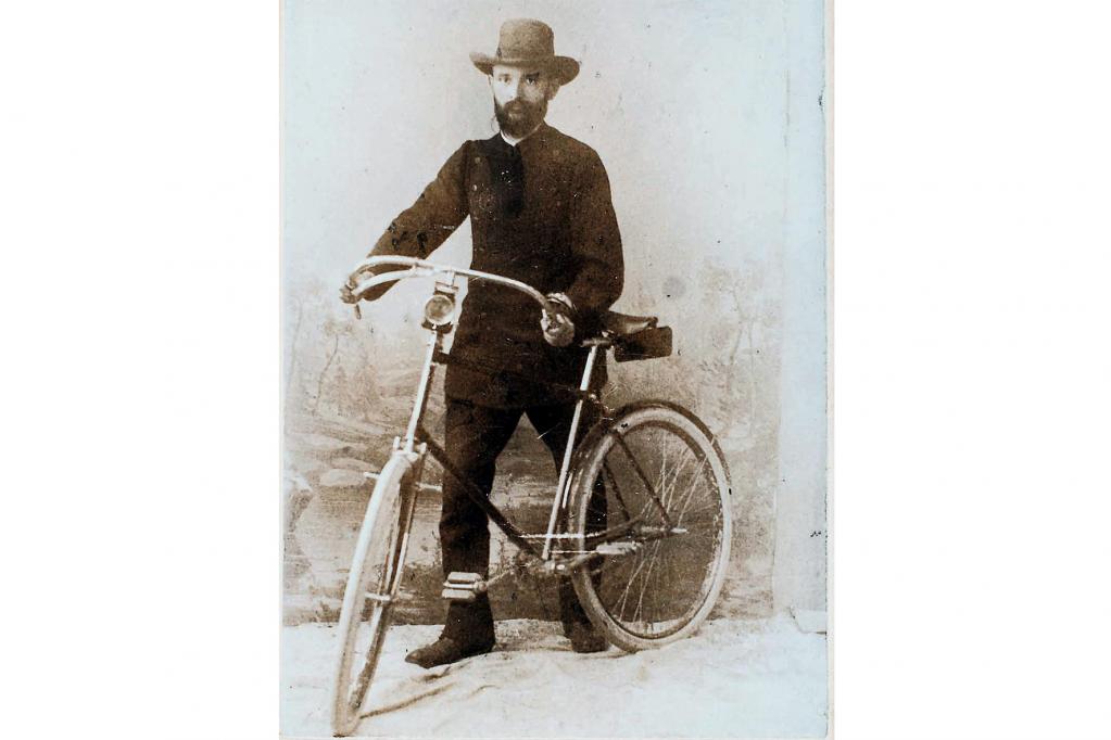 Mit einem damals hochmodernen Gefährt, dem Fahrrad, gelangte Robert Bosch im Jahre 1890 zu seinen Kunden. 