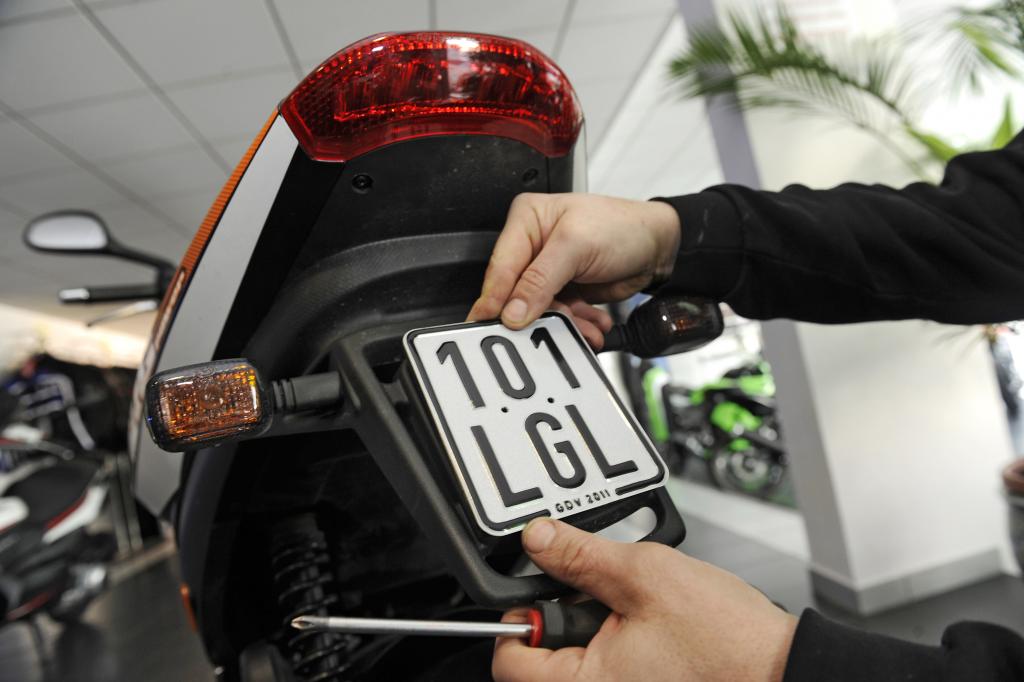 Moped-Kennzeichen - Wechsel vorbereiten